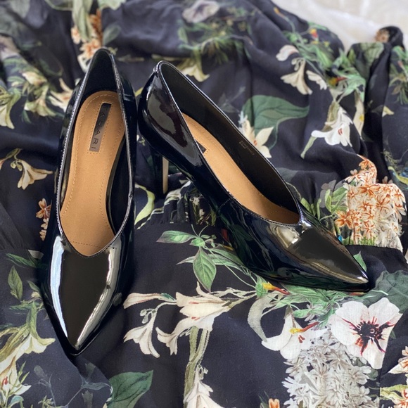 NEW 3.25”TAHARI PUMPS - Picture 3 of 7